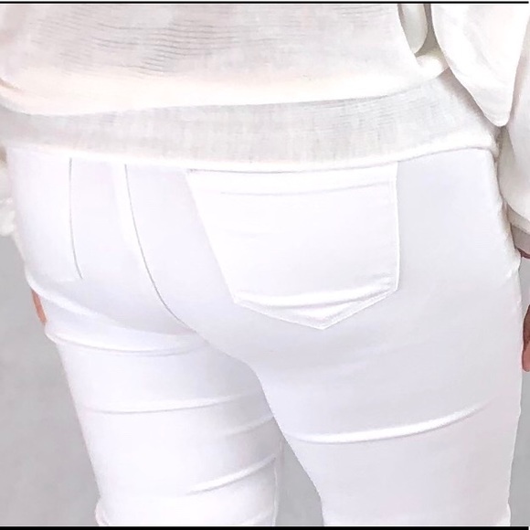 💥HP! Spring White Ripped Knee Jeans - Picture 3 of 4